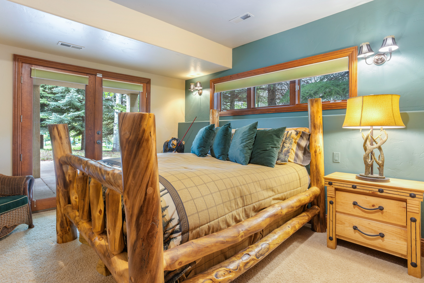 Lower Level Family Room + Suite — photograph 6