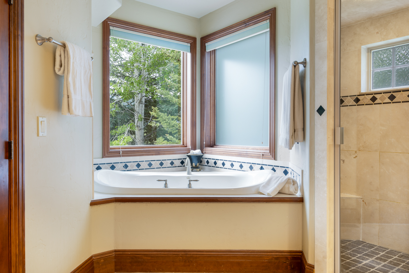Primary Suite & Bath — photograph 5