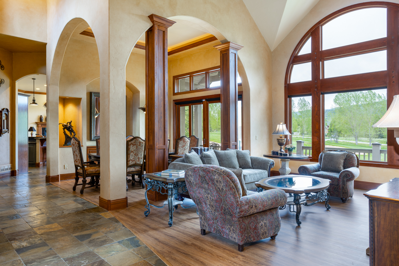 Great Room & Living — photograph 1