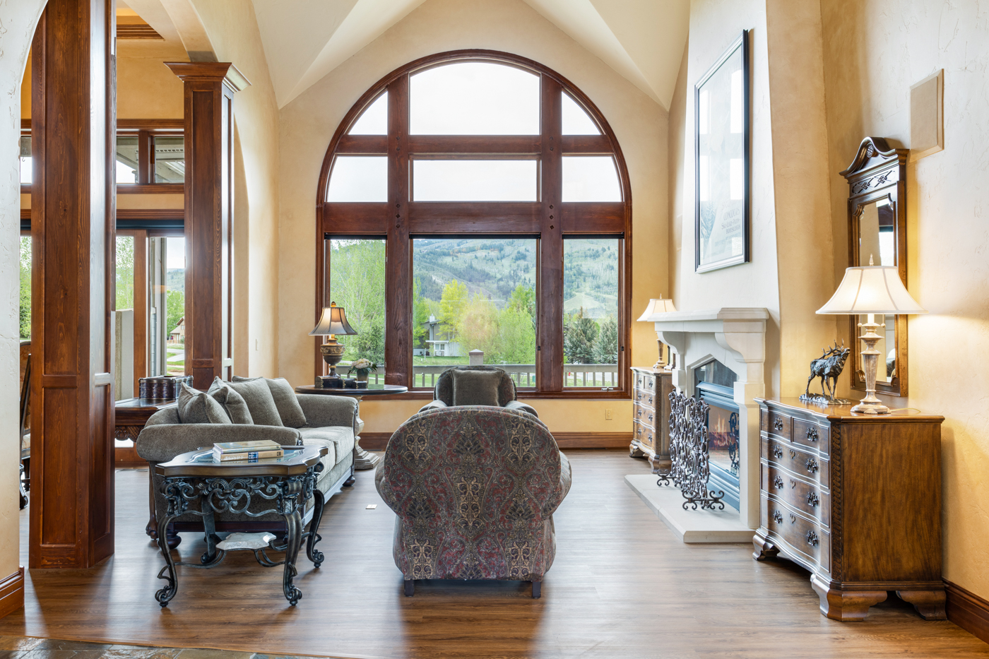 Great Room & Living — photograph 2