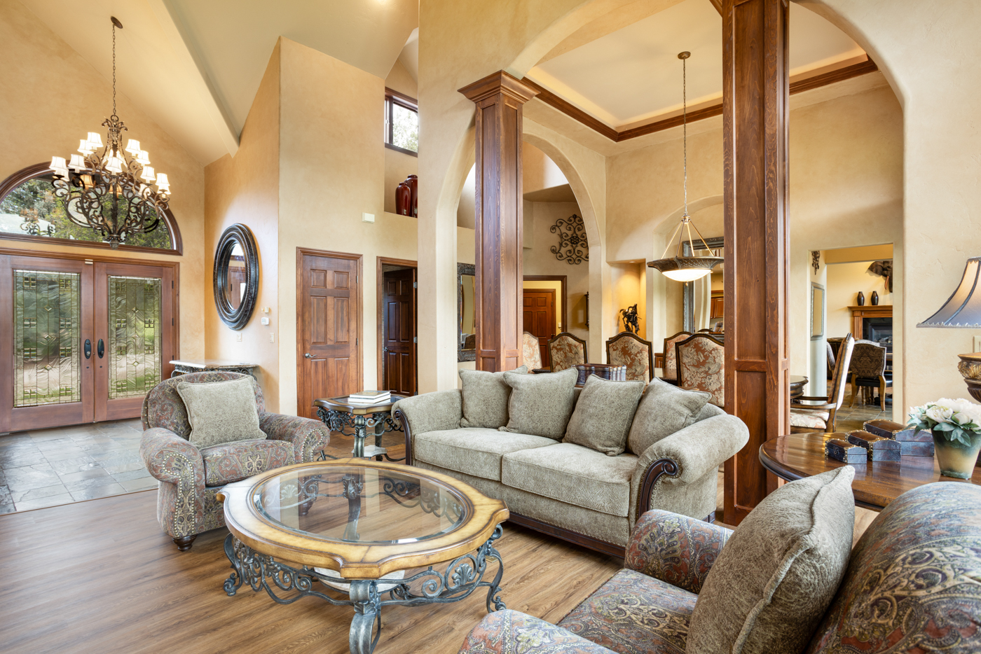 Great Room & Living — photograph 4