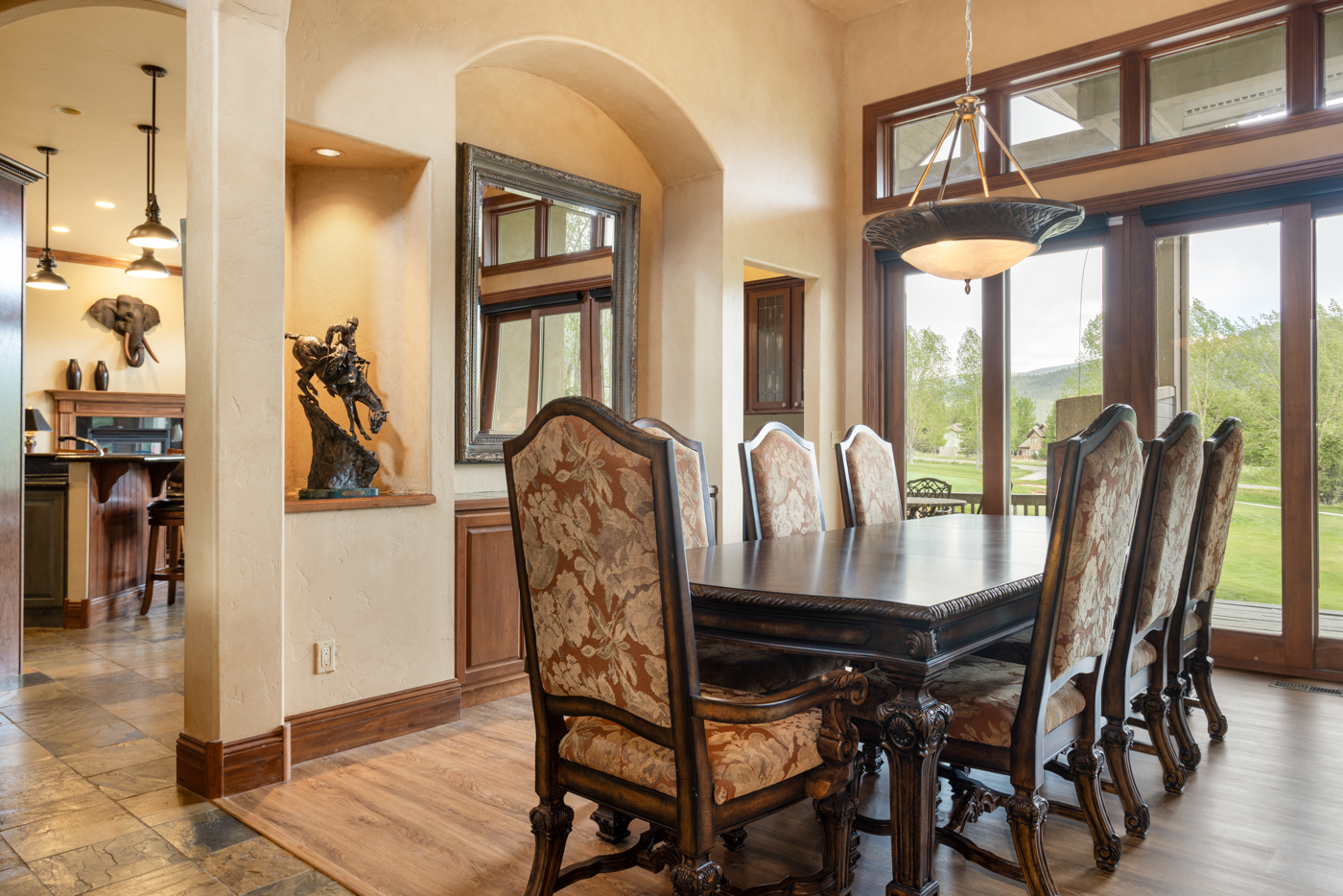 Dining — photograph 1
