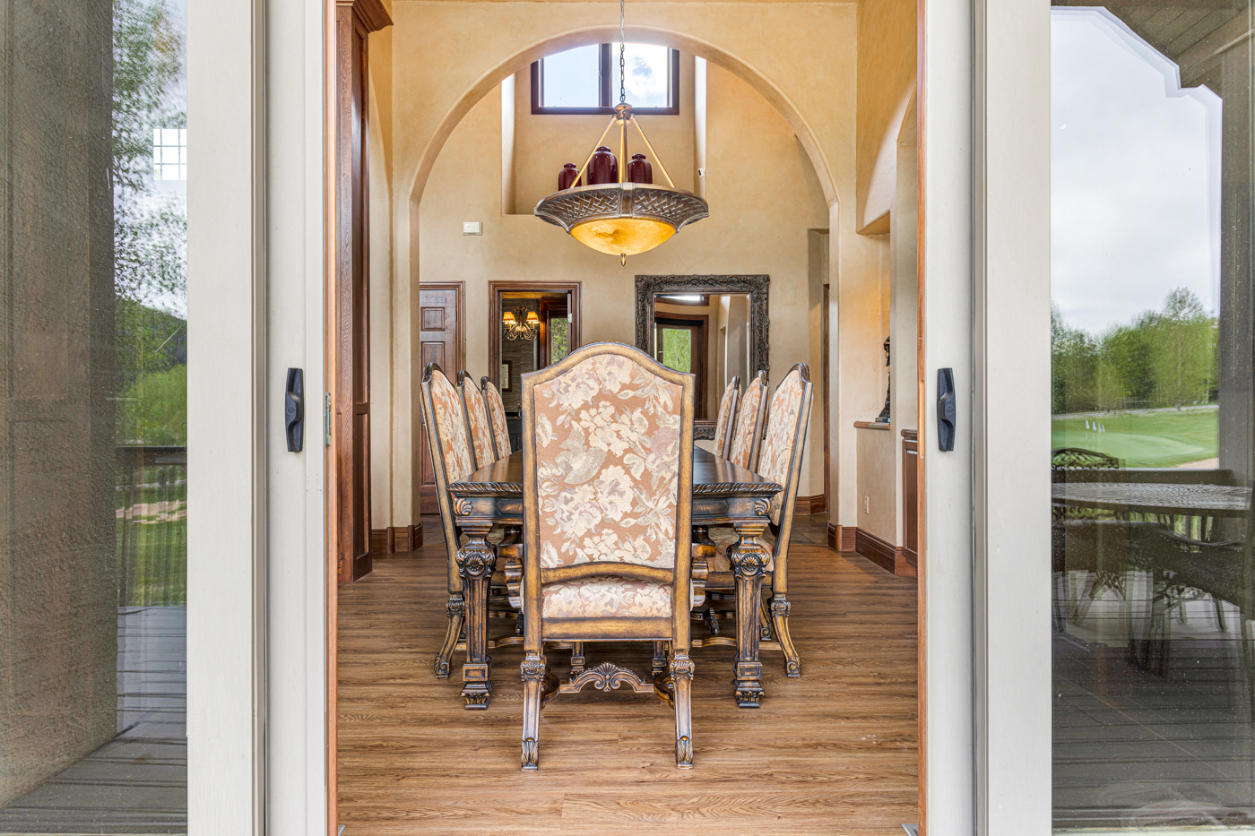 Dining — photograph 2