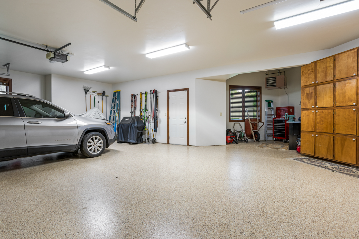 Garage — photograph 1